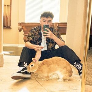 Meet your Posher, Armando